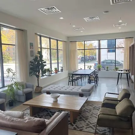 Modern Apartment In Pilsen